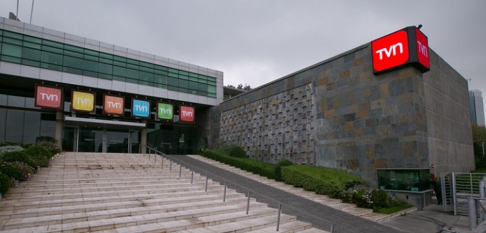 En medio de la crisis: trabajadores de TVN exigen bono de $1 millón para evitar futuras huelgas