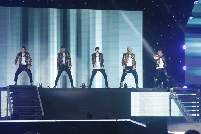 El detalle en show de CNCO en Talca que televidentes no perdonaron