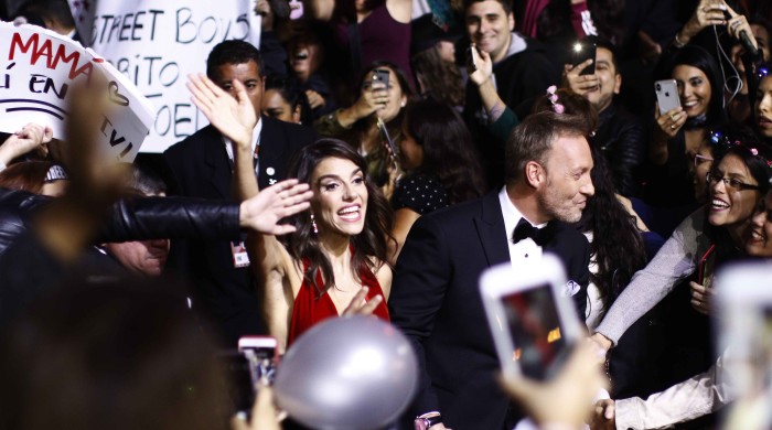 María Luisa Godoy generó reacciones divididas con escotado vestido rojo para quinta noche de Viña