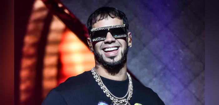 Dentadura de diamante: el extravagante accesorio con el que Anuel AA sorprendió a sus fans
