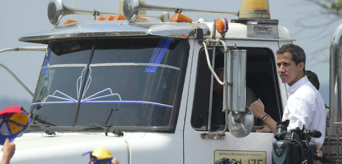 Tras frustrado paso de ayuda a Venezuela: Guaidó se aferra a la presión internacional