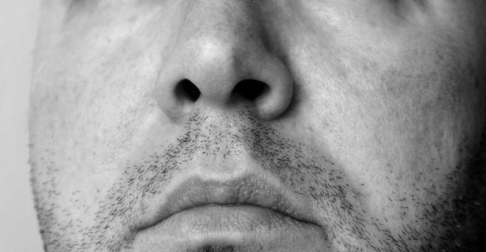 El extraño diagnóstico de hombre que comenzó a perder el olfato: un diente creció en su nariz