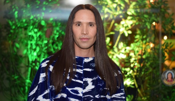 Se inspiró en un pez volador: Di Mondo nuevamente generó memes por particular look en Gala de Viña