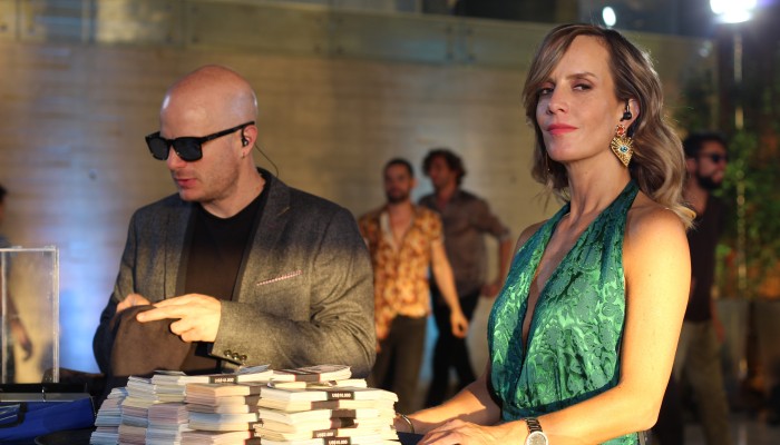 Inicia la carrera por el medio millón de dólares: Mega comenzó las grabaciones de 'Resistiré'