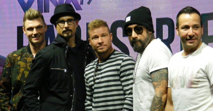 Backstreet Boys cantaron en su conferencia y demostraron que su talento sigue intacto