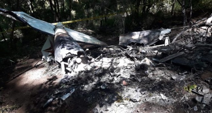 Piloto intentó aterrizar avioneta en Panguipulli: máquina capotó y se incendió entre los árboles