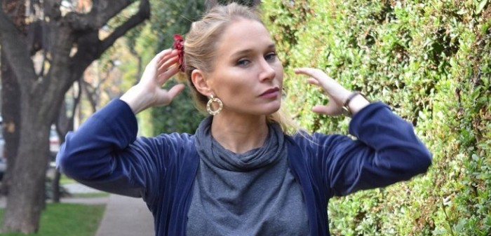 Actriz Constanza Mackenna reveló avanzado embarazo con relajada postal desde el sur de Chile