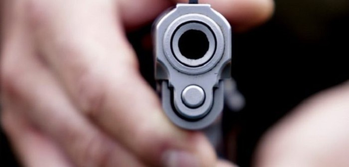 Banda golpeó a mujer y a sus dos hijos durante robo en vivienda: buscaban a su marido para matarlo