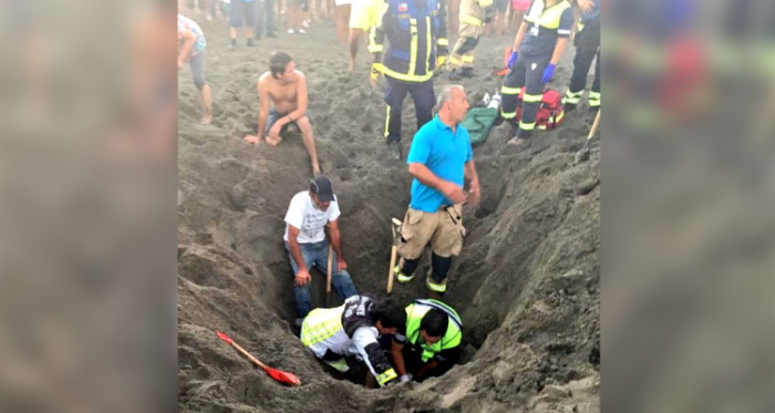 Padre quedó enterrado tras hacer túnel de arena con su hijo: murió de un paro cardiorrespiratorio
