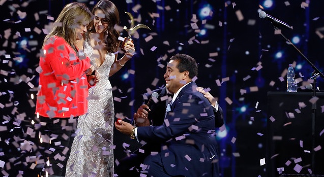 Dino Gordillo cerró su presentación en Viña pidiéndole matrimonio a su mujer: llevan 22 años juntos