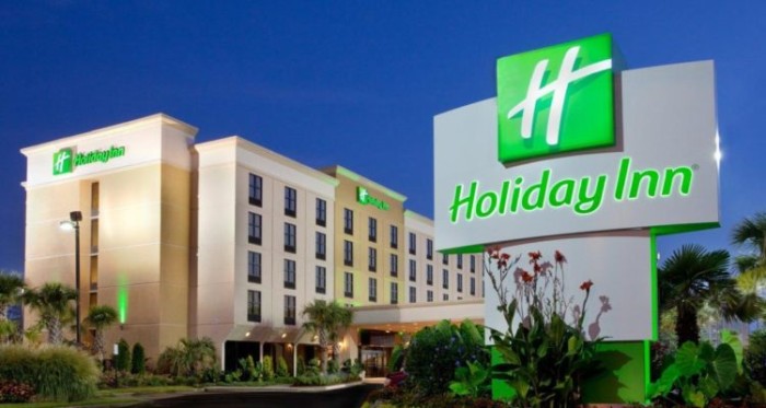 Adulto mayor gasta su jubilación en un hotel para evitar hogares de ancianos: su historia es viral