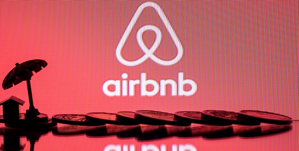 Experto explica fallo de Corte Suprema en contra de mujer que arrendaba por Airbnb en Las Condes
