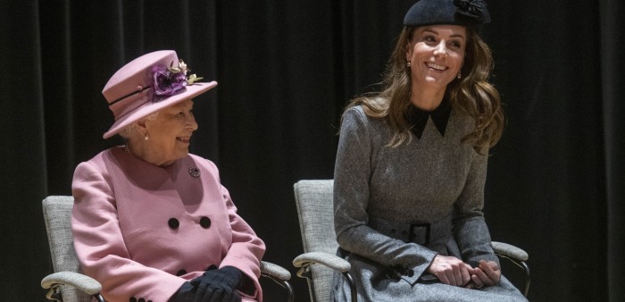 Mujeres protagonistas: la reina Isabel y Kate Middleton asistieron por primera vez a un evento solas