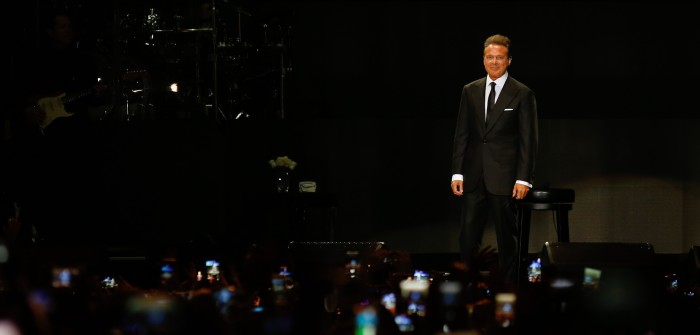Luis Miguel protagoniza nueva polémica en pleno concierto: perdió el control y agredió a sonidista