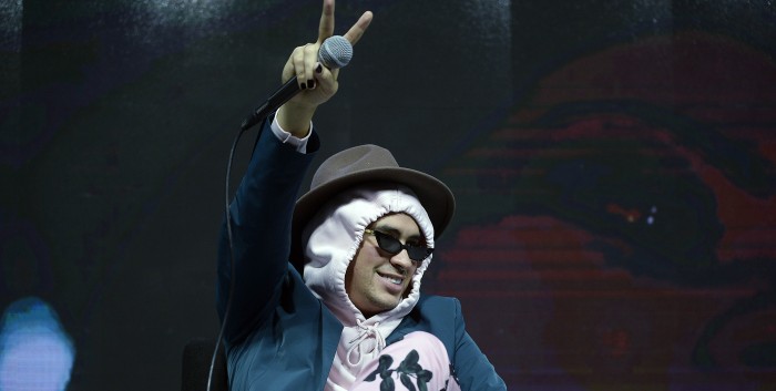El fail de la producción del Festival en la conferencia de Bad Bunny: escribieron mal su nombre