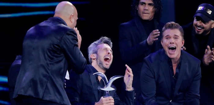 El desconsolado llanto del ganador de la competencia folclórica: 