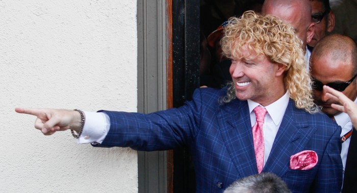 La costumbre no cambia: Leonardo Farkas le entregó millonaria propina a garzones del Hotel O'Higgins