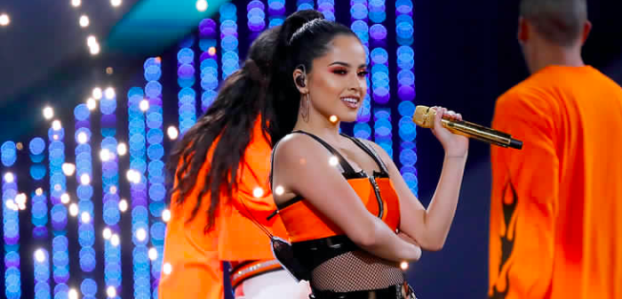 Becky G reveló por cuántos años la supera el hombre a quien le dedicó la canción 'Mayores'