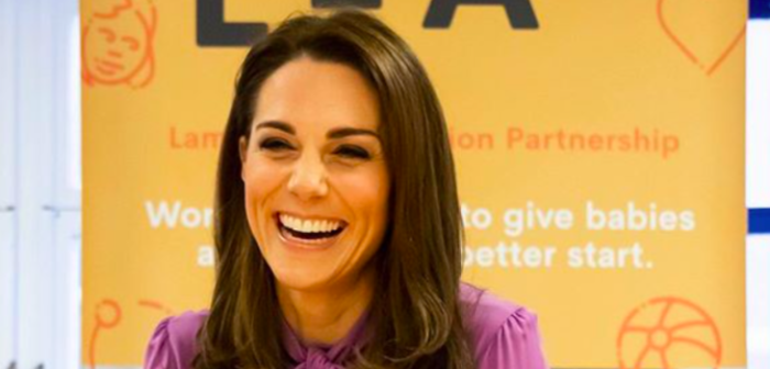 ¿A quién no le ha pasado? Kate Middleton usó blusa Gucci al revés y error pasó casi inadvertido