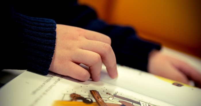 Calama: niño de 8 años denunció que su tía le roció alcohol en las manos y le prendió fuego