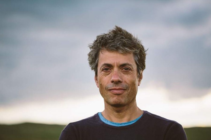 Chileno figura entre los acusados de sobornar a universidades en EEUU: buscaba un cupo para su hija