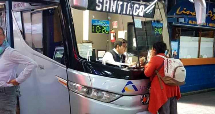 Particular cabina de venta de pasajes en terminal de Talca se viralizó en redes: tiene forma de bus