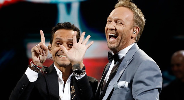 Martín Cárcamo explicó por qué Marc Anthony lo besó en Viña: quiso sumarse a tradición festivalera