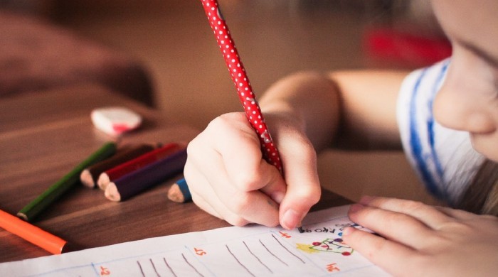 Niño que 'emprendió' con aerolínea recibió tierna carta con consejos de director de su competencia