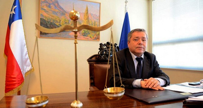 Vudú y satanismo: hallan imagen de exministra de Corte Suprema llena de alfileres en oficina de juez