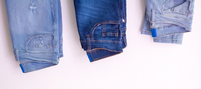 Pantalones asimétricos podrían ser la nueva tendencia en jeans pero no todos están convencidos