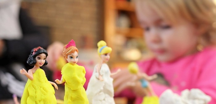 Familia busca niñera con sueldo anual de $35 millones: el requisito es ser una princesa Disney