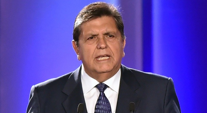 Expresidente de Perú Alan García es internado tras dispararse en el cráneo: iba a ser detenido
