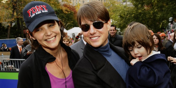 Hija de Tom Cruise y Katie Holmes cumplió 13 años y está igual a sus papás