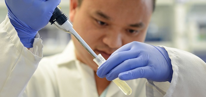 Método Crispr es tendencia en tratamientos contra el cáncer: oncólogo chileno explicó procedimiento