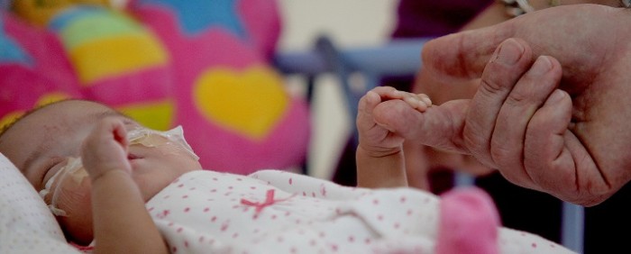 Tras aumento de casos en 2018: Minsal adelantará vacunación contra hepatitis B para recién nacidos