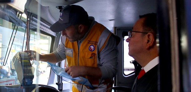 Abandonó a pasajeros: chofer huyó para evitar control de alcotest en terminal de buses de Santiago