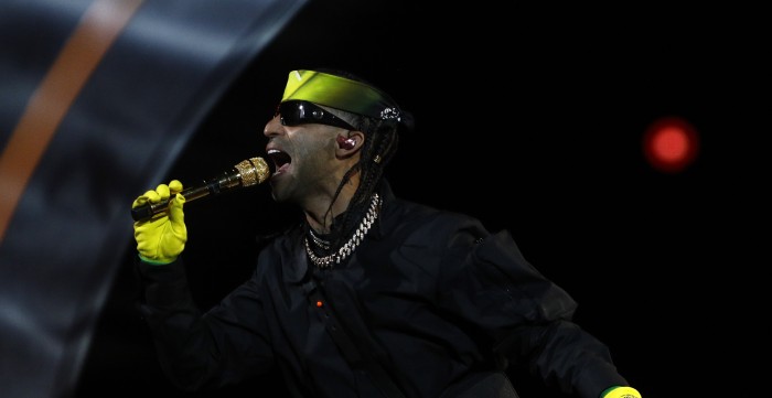 Reguetonero Arcángel es detenido en Los Vegas por violenta agresión: habría pateado a su pareja