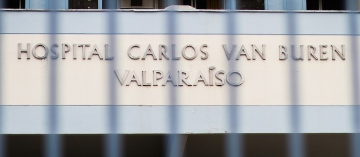 Bebé de dos meses terminó con fractura de cráneo en Quilpué: papá le habría caído encima