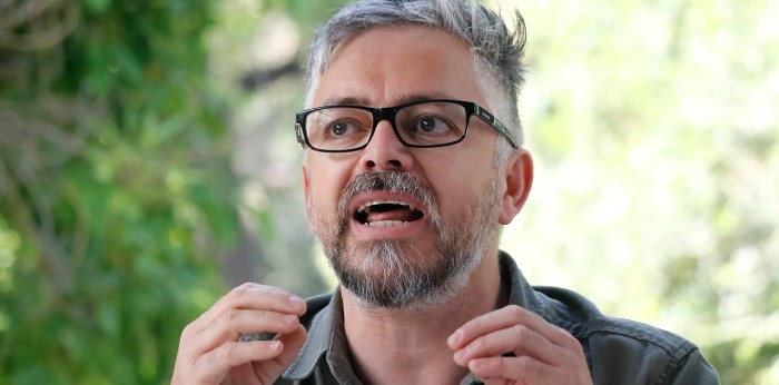 Funan a Teletón por anunciar actividad con Jorge Baradit: tuiteros reflotaron sus mensajes misóginos