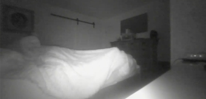 Hombre grabó “fantasma” moviendo las sábanas de su cama: usuarios cuestionan veracidad del video