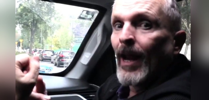 Buscándola en México: Bosé emplaza a Bachelet con nuevo video donde evidencia su desgastada voz