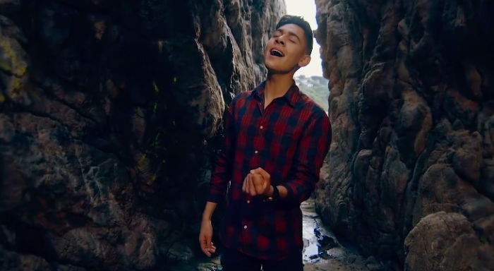 El gran salto de Luis David de “Rojo”: lanzó su primer single y videoclip llamado “Quédate”