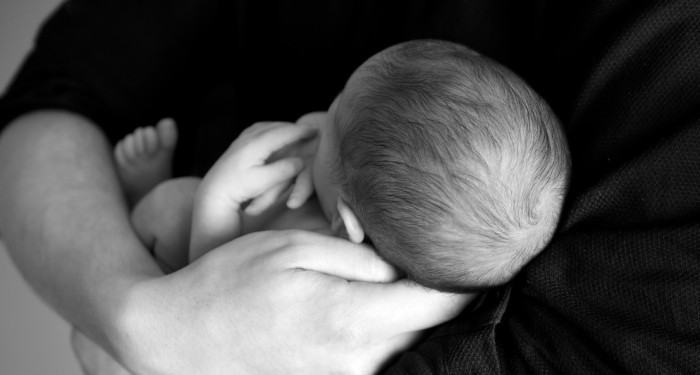 Bebé de un mes y medio falleció tras sufrir fractura craneal en Linares: su padre fue detenido