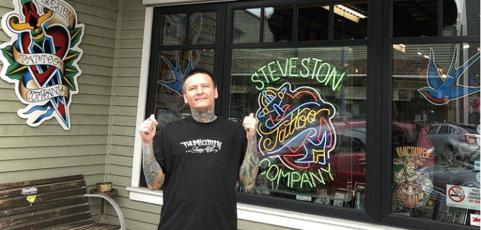 Tatuador logró que sus trabajos trascendieran la muerte: le sacaron la piel y crearon 4 cuadros