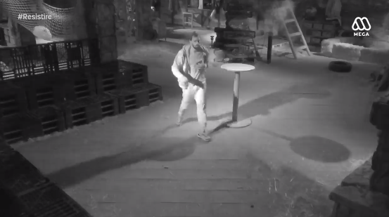 Ariel Levy Resistiré crisis de pánico