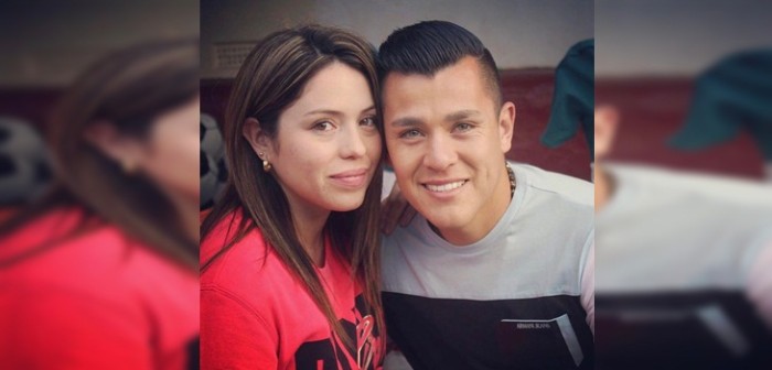 Carlos Muñoz sorprendió a su eterna polola y le pidió matrimonio en plena celebración de cumpleaños