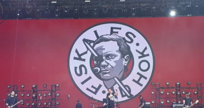 Fiskales Ad-hok sacó ronchas en Lollapalooza con cruda protesta: José Antonio Kast reaccionó furioso