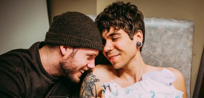 Un acto de amor y nobleza: mujer de 61 años da a luz a bebé de su hijo homosexual