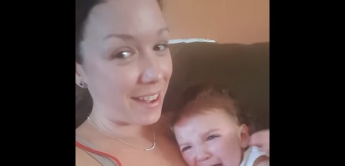 La sorpresiva reacción de una bebé al escuchar cantar a su madre es viral en Internet