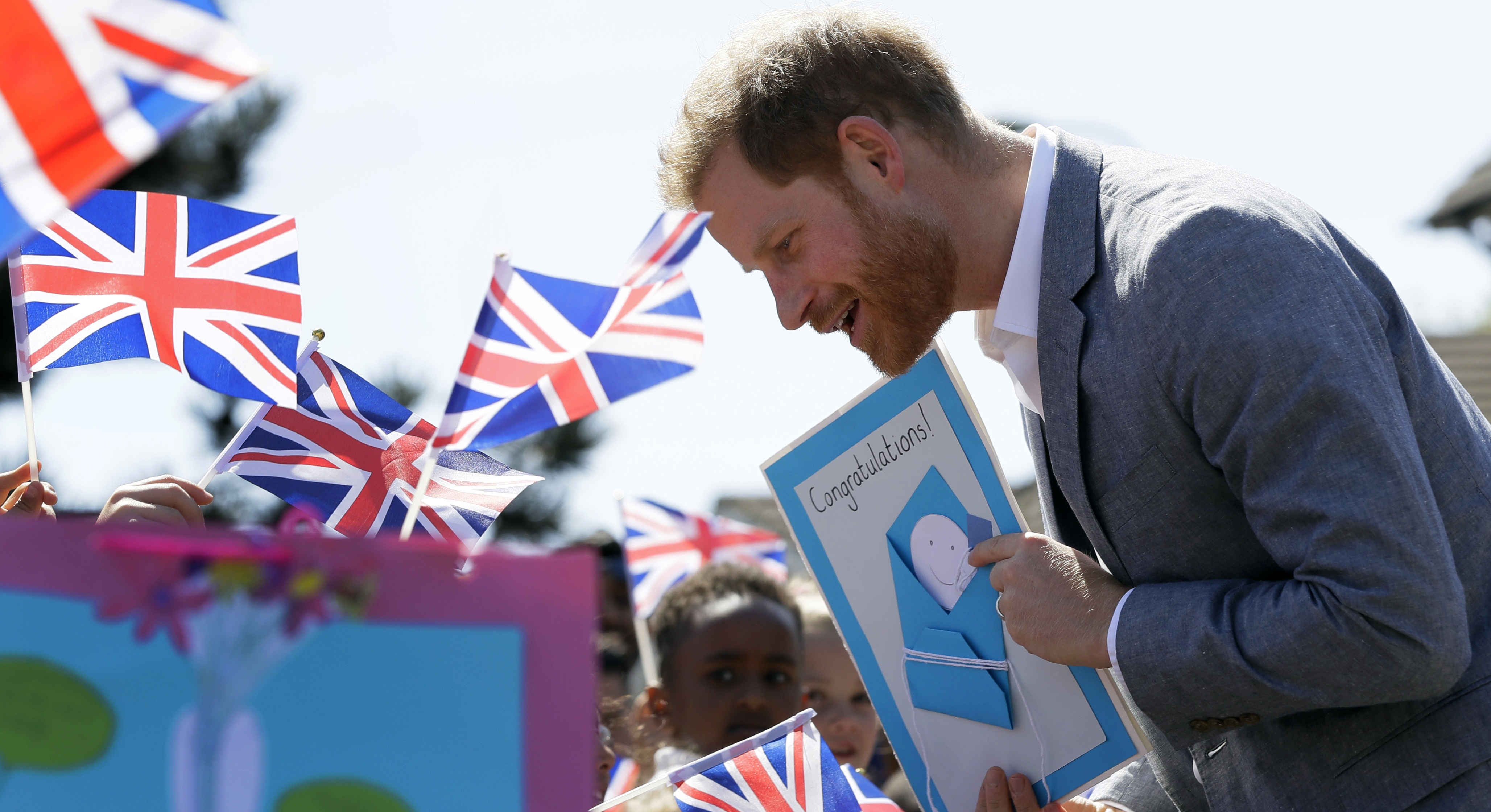 Príncipe Harry recibió tierno y práctico consejo de paternidad de una niña durante evento oficial